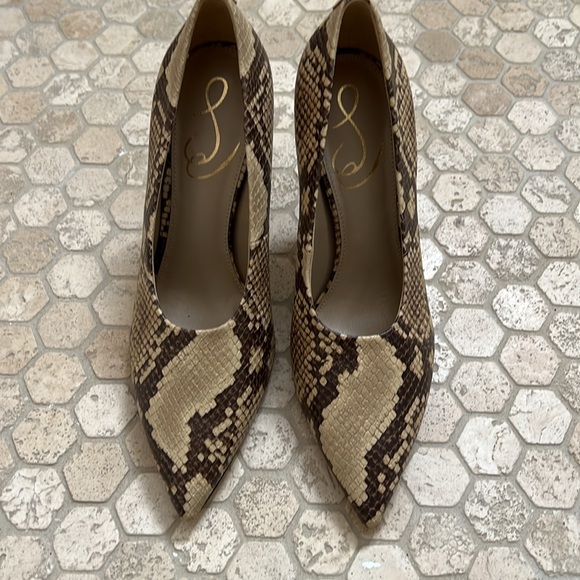 Sam Edelman Python print pumps - Picture 2 of 8